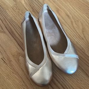 Nearly new very comfortable shiny rose gold!